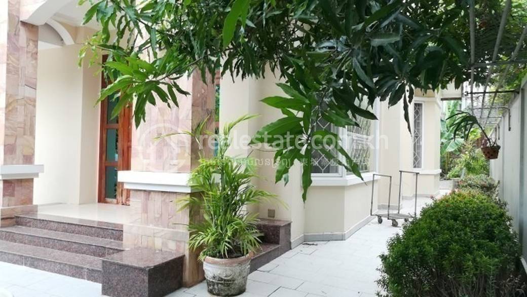 Villa À louer de 384 m² habitables à Chamkarmon
