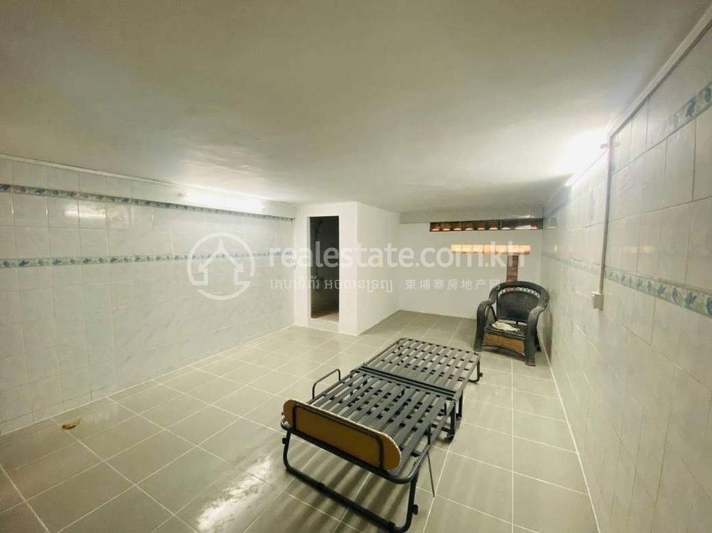 8卧室店屋出售，价格$540,000