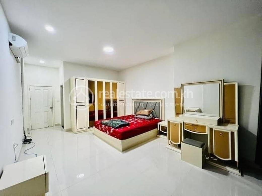 Chbar Ampov店屋出售，位于NirouthChbar Ampov，价格$160,000