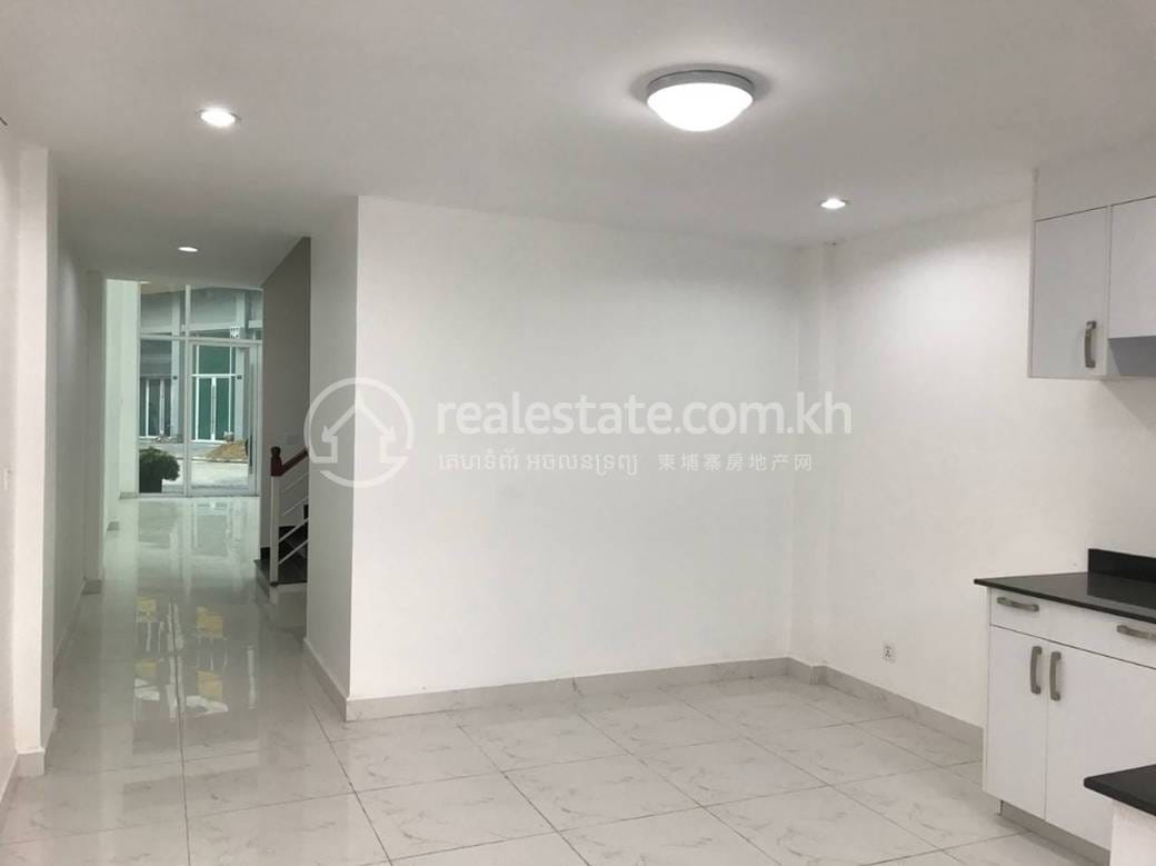 3卧室店屋出售，价格$550,000