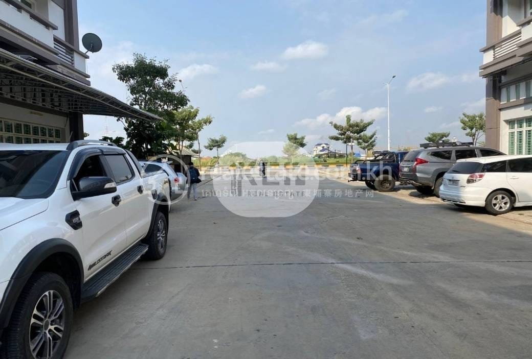 ផ្ទះល្វែង សំរាប់ជួល នៅChroy Changvar តម្លៃ $250,000