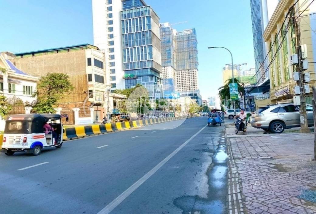 ตึกแถว สำหรับขาย ขนาดที่ดิน 267 ตร.ม. ราคา $2,500,000