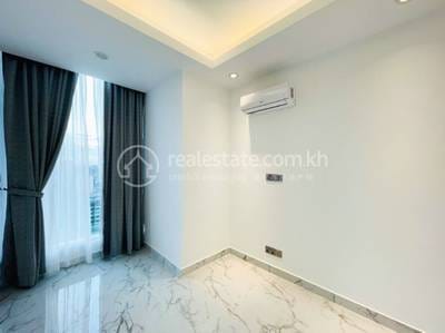 Condo For Rent with 1 Parking Space
