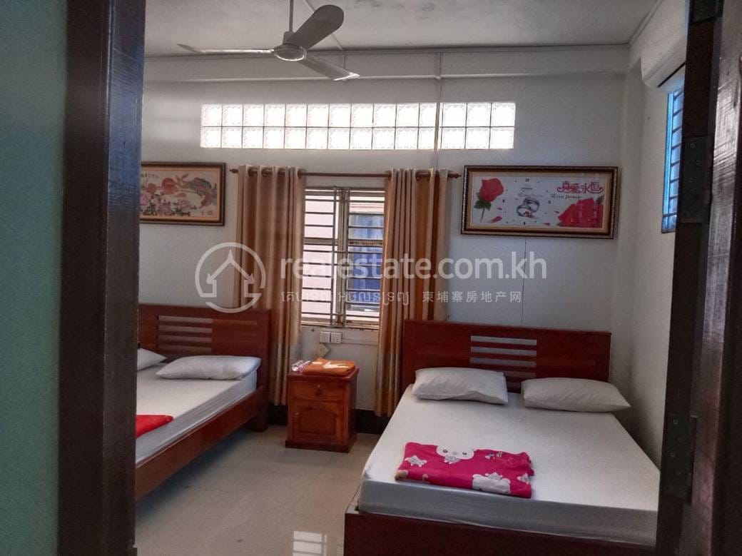 $990,000 Villa