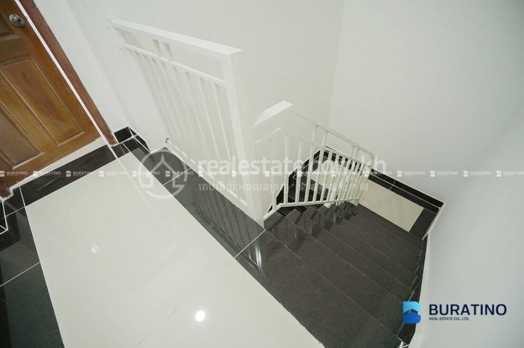 Flat House For Sale in Por Sen Chey $140,000