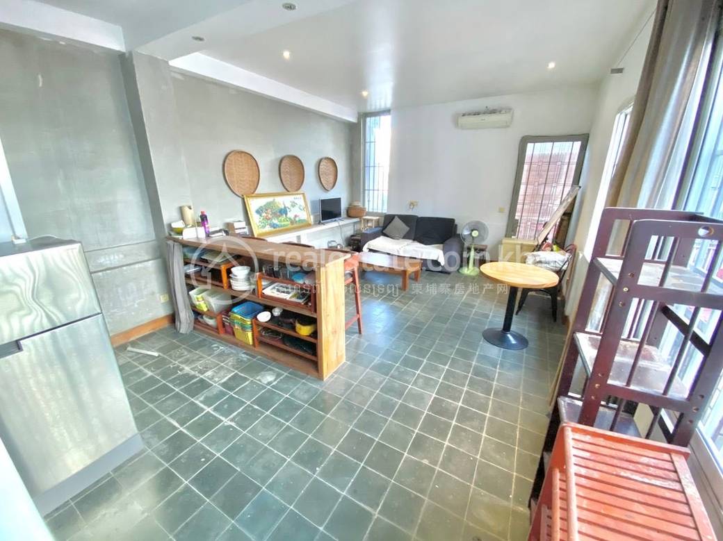 Daun Penh Flat House For Sale in Daun Penh