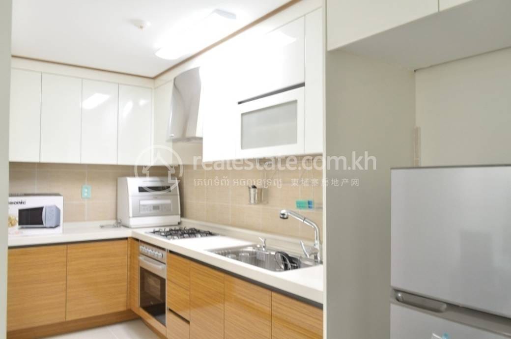 De Castle Royal Condominium | Condo Na prodej in Boeng Keng Kang $280,000