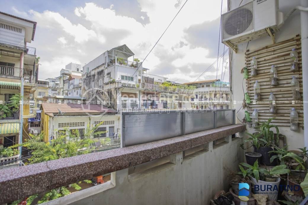House and lot สำหรับขาย ใน Daun Penh $40,000