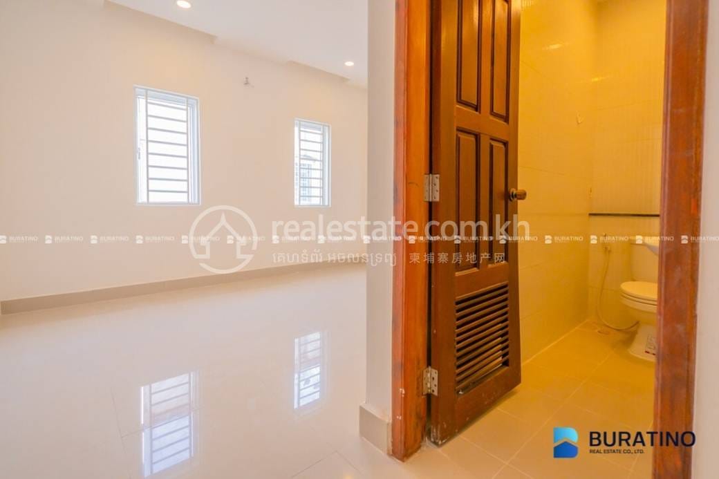 Maison mitoyenne À vendre à Chaom Chau, Por Sen Chey, Phnom Penh