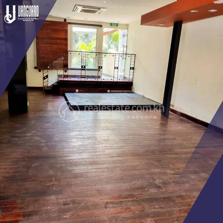 Daun Penh បារ សំរាប់ជួល នៅ Chakto Mukh Daun Penh តម្លៃ $2,500