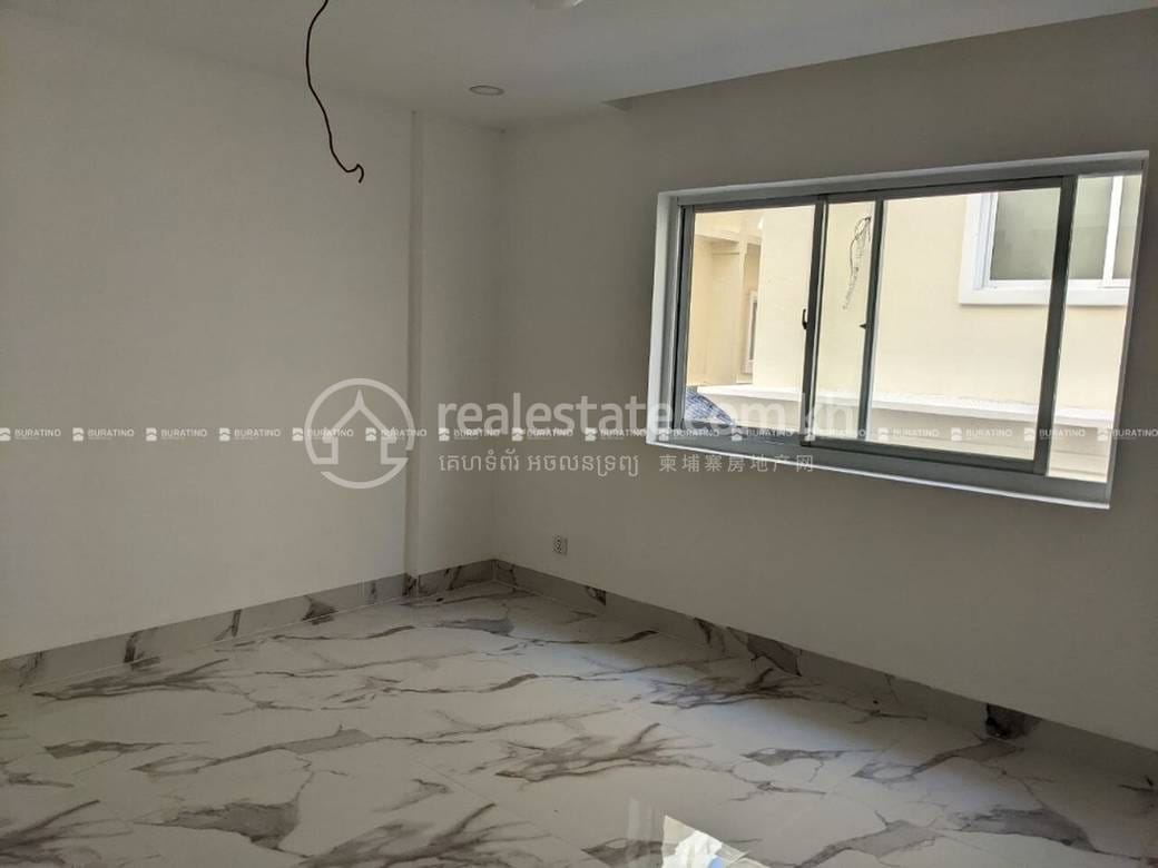 Maison mitoyenne À vendre à Chroy Changvar $275,000