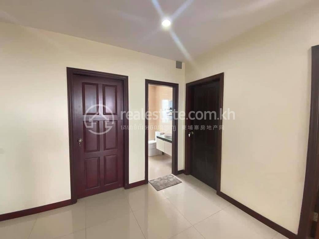Chamkarmon套房出租，位于Tonle BassacChamkarmon，价格$1,500