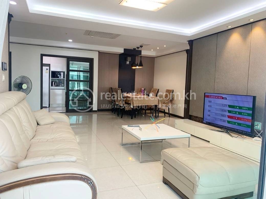 De Castle Royal Condominium | Zařízeno Condo For Sale & Rent