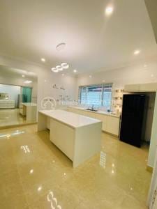 4卧室别墅出租，价格$3,500