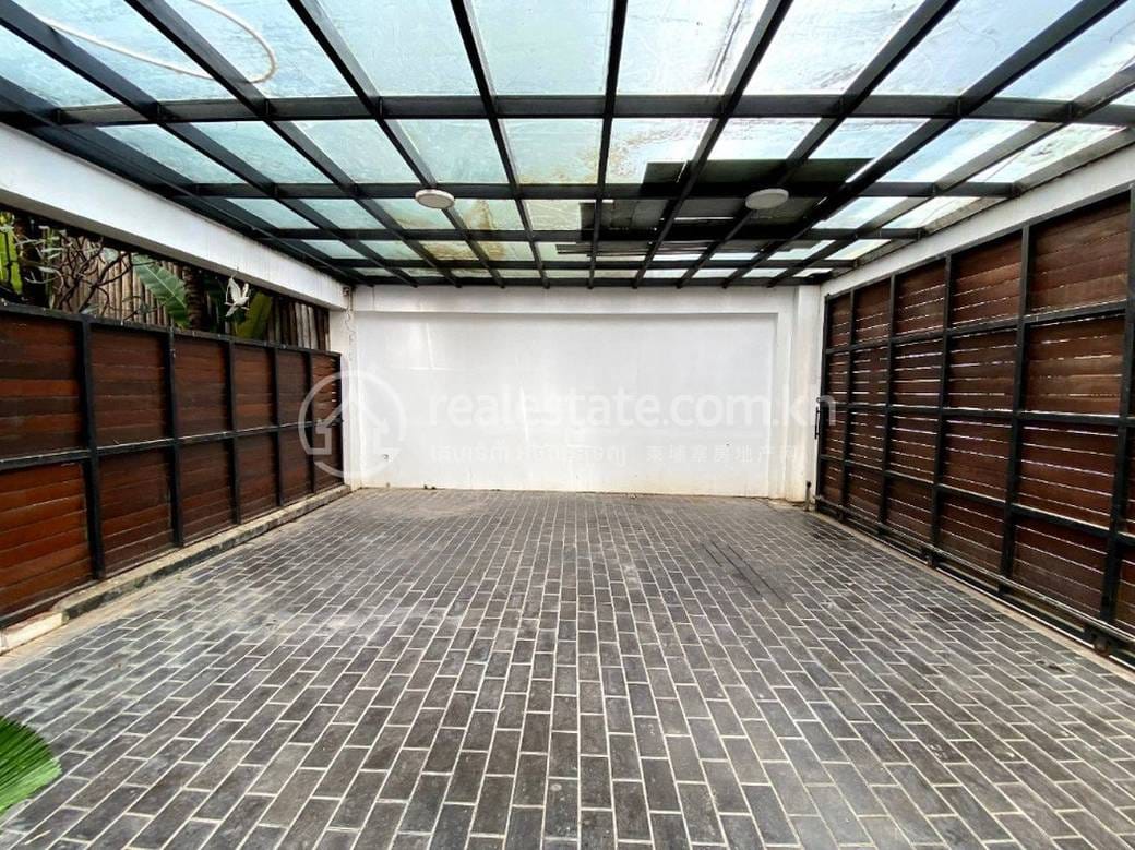 5 Bedrooms Apartment For Rent for $5,000