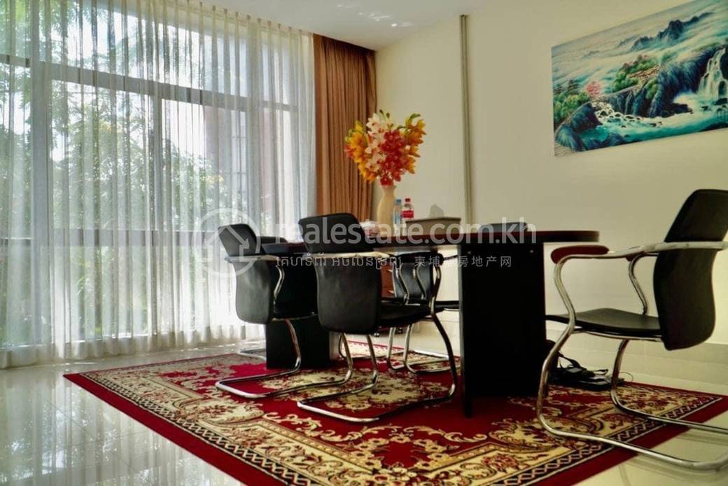 House and lot Na prodej in Chbar Ampov $128,000