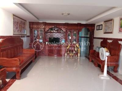 แฟลตเฮ้าส์ สำหรับขาย ใน Por Sen Chey $68,500