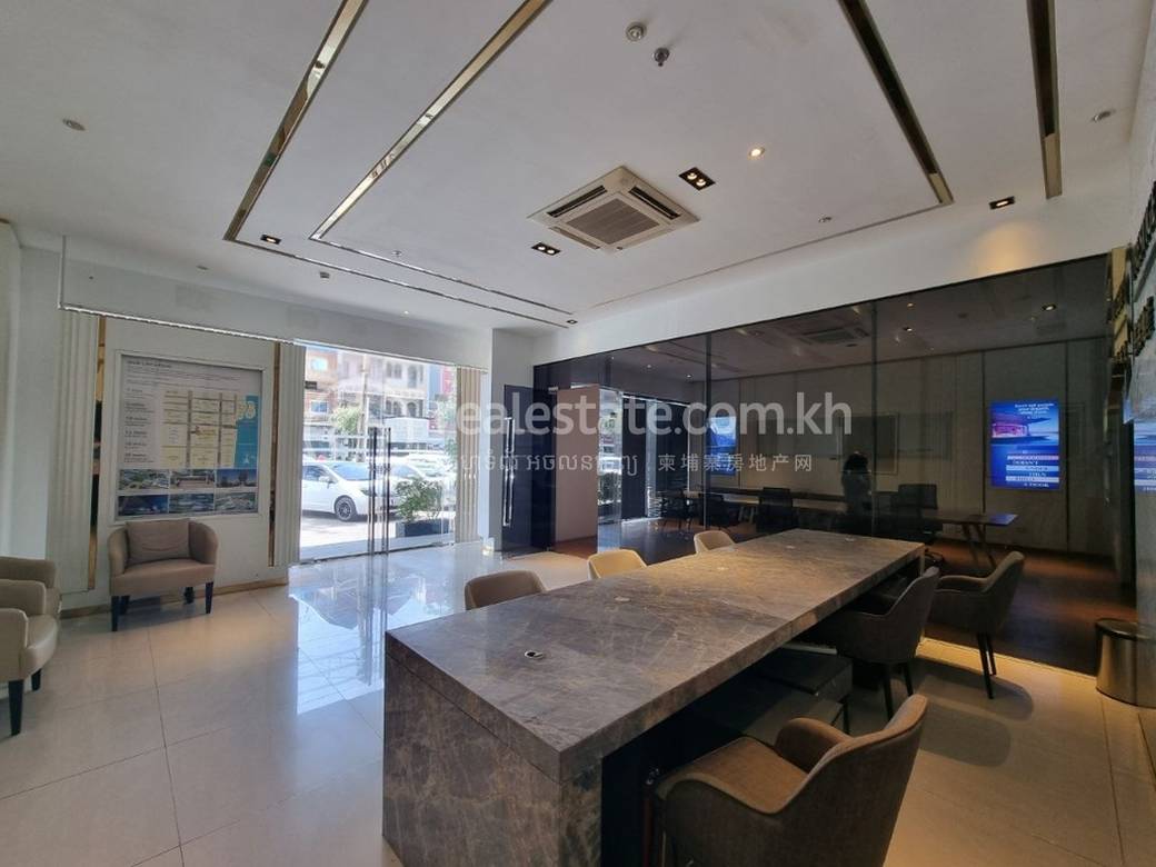7 Makara CommercialShophouse For Rent in Veal Vong 7 Makara POA