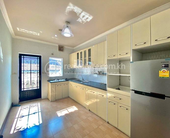 Boeung Kak 1 Villa For Rent in Boeung Kak 1