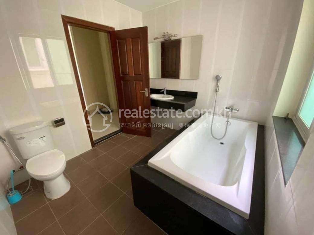 Apartment For Rent in Chamkarmon $3,800