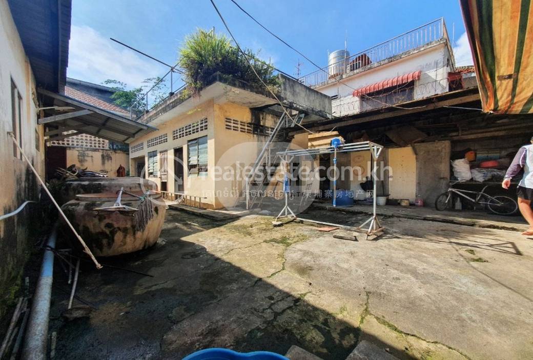 带1个停车位的House and lot出售