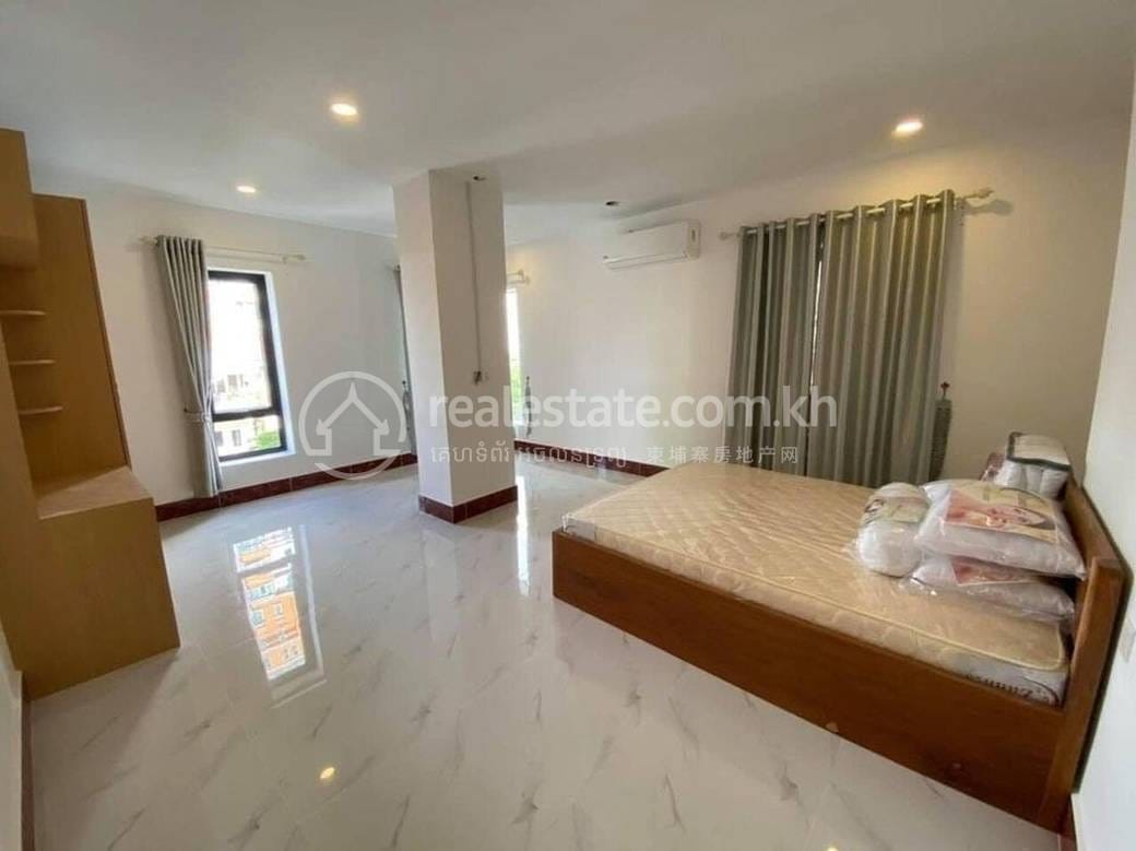 Condo For Rent in Chamkarmon $450