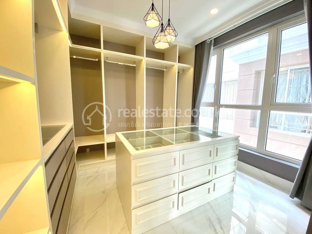 วิลล่า สำหรับเช่า ใน Chbar Ampov $7,000