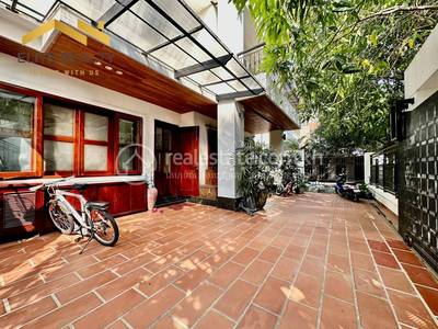 residential Villa for rent dans Tonle Bassac ID 226950