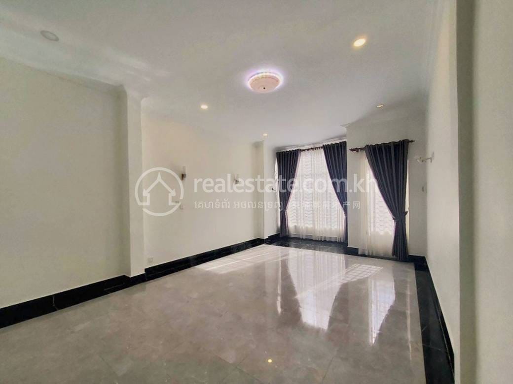 Por Sen Chey Flat House Na prodej in Chaom Chau 1 Por Sen Chey $110,000