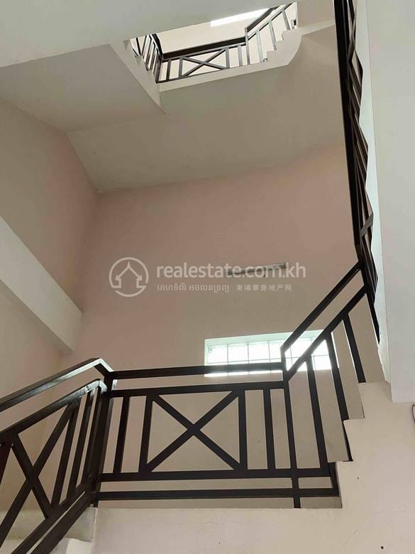 160 sqm Living Size Vila Na prodej in Dangkao