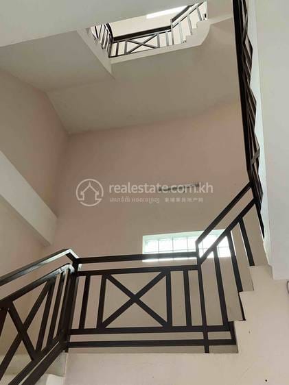 160 sqm Living Size Vila Na prodej in Dangkao