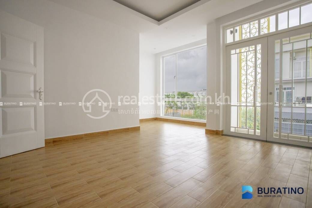 Chroy ChangvarHouse and lot出售，价格$84,000