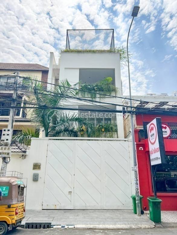 Villa For Sale with 2 Parking Space