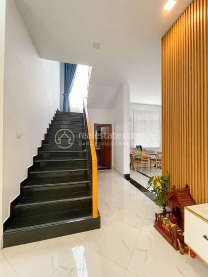 4卧室别墅出租，价格$2,500