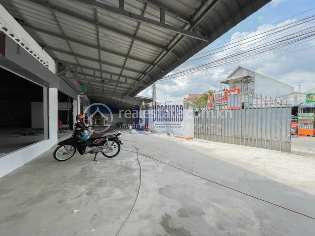Chaom Chau ឃ្លាំង សំរាប់ជួល នៅ Chaom Chau
