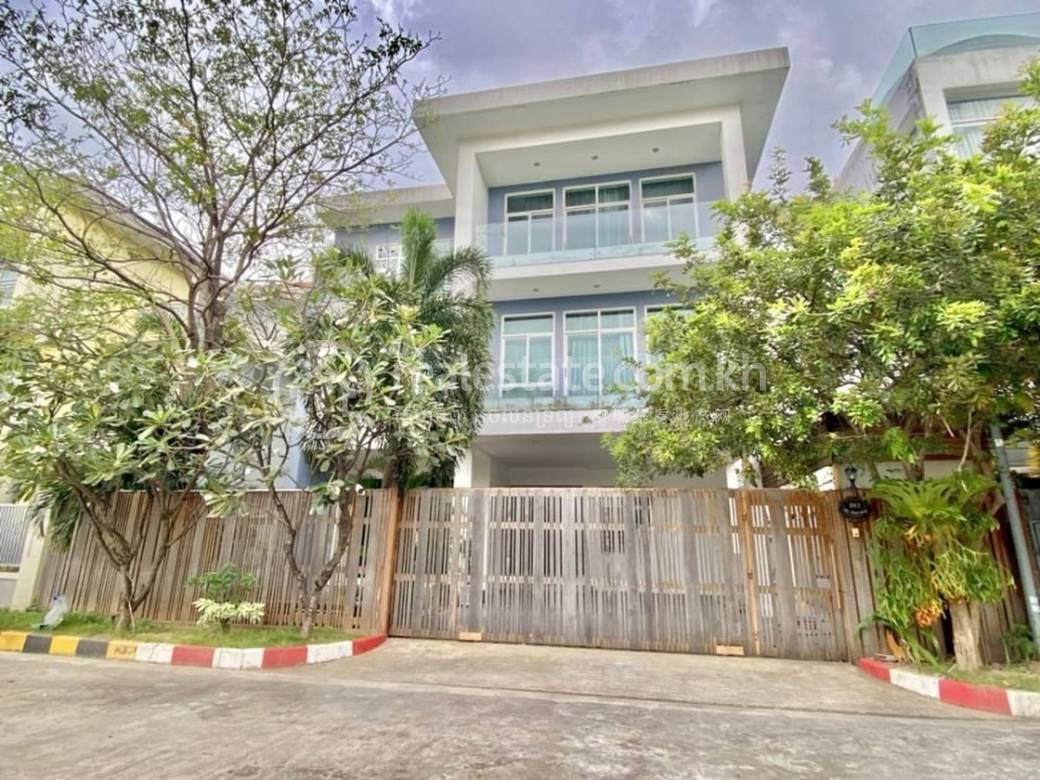 Villa À louer à Chamkarmon $5,500