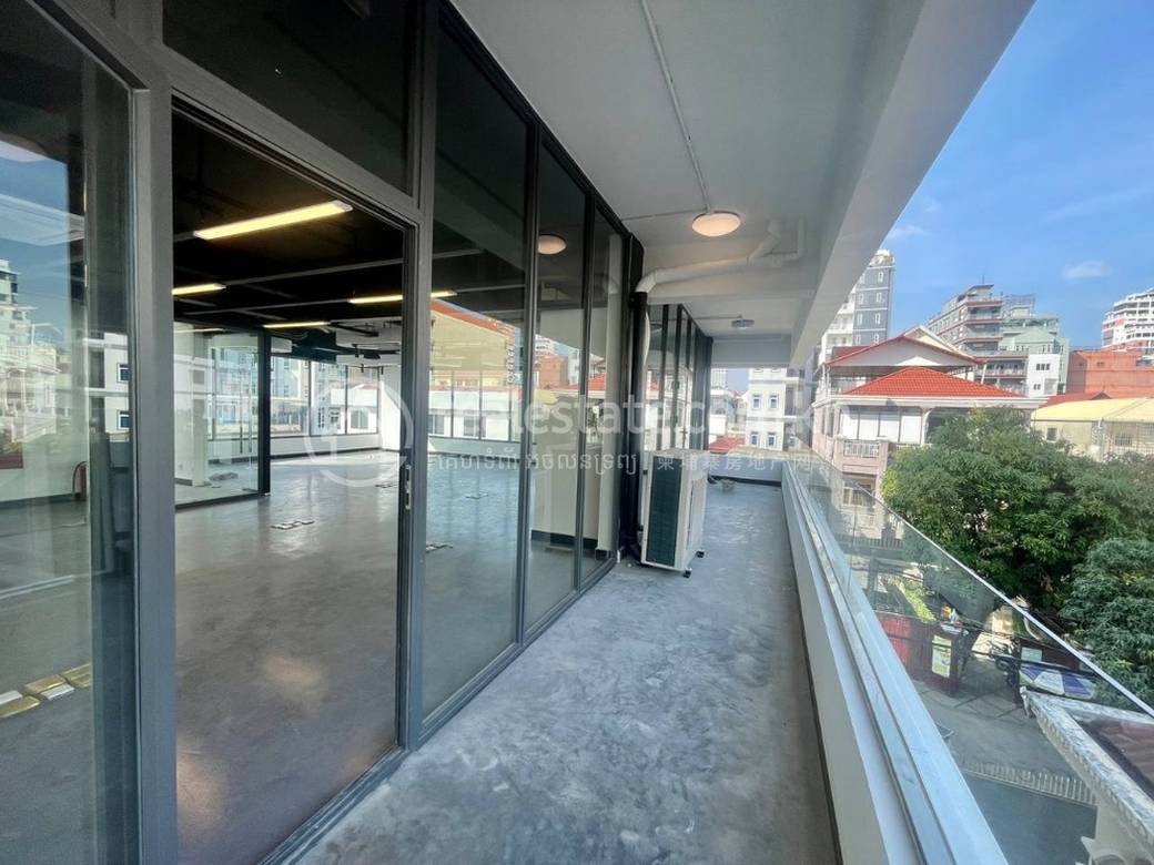 Offices For Rent in Chamkarmon $2,492