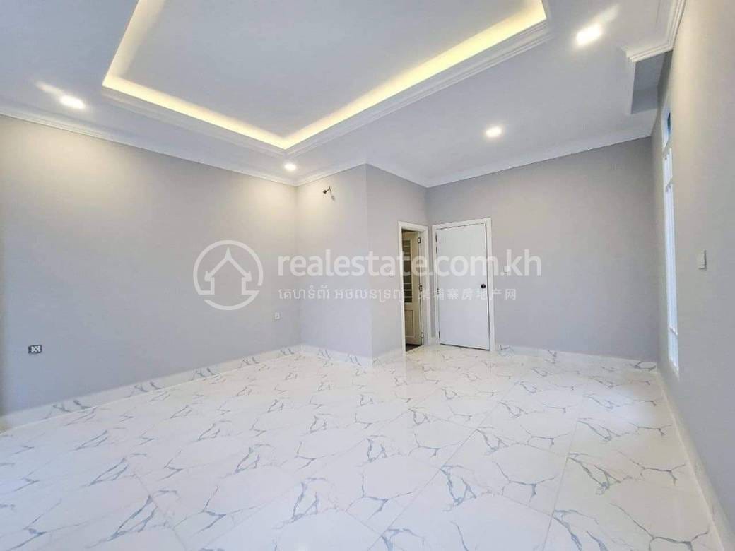 Maison mitoyenne À vendre à Ta Khmau $65,000