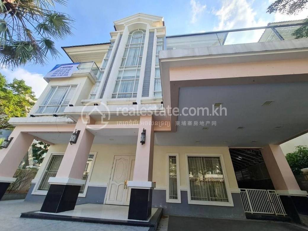72 sqm Living Size Villa For Sale in Chbar Ampov