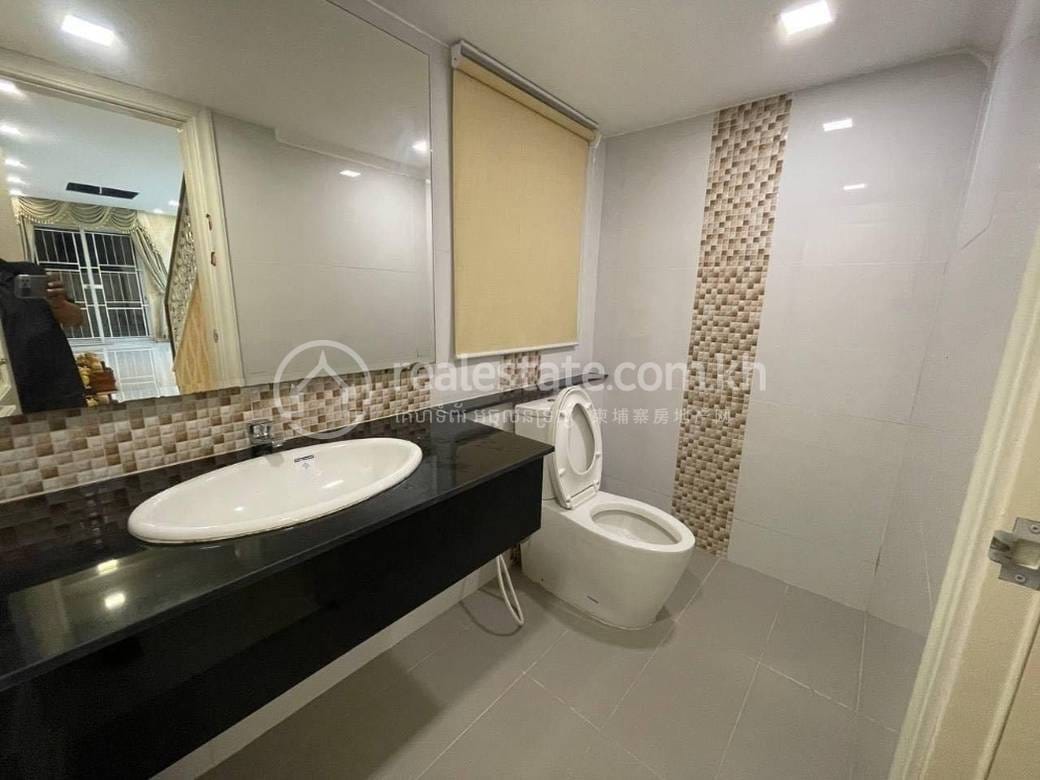 Villa For Sale in Chbar Ampov $310,000