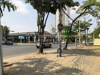 ទន្លេបាសាក់, ចំការមន, ភ្នំពេញ