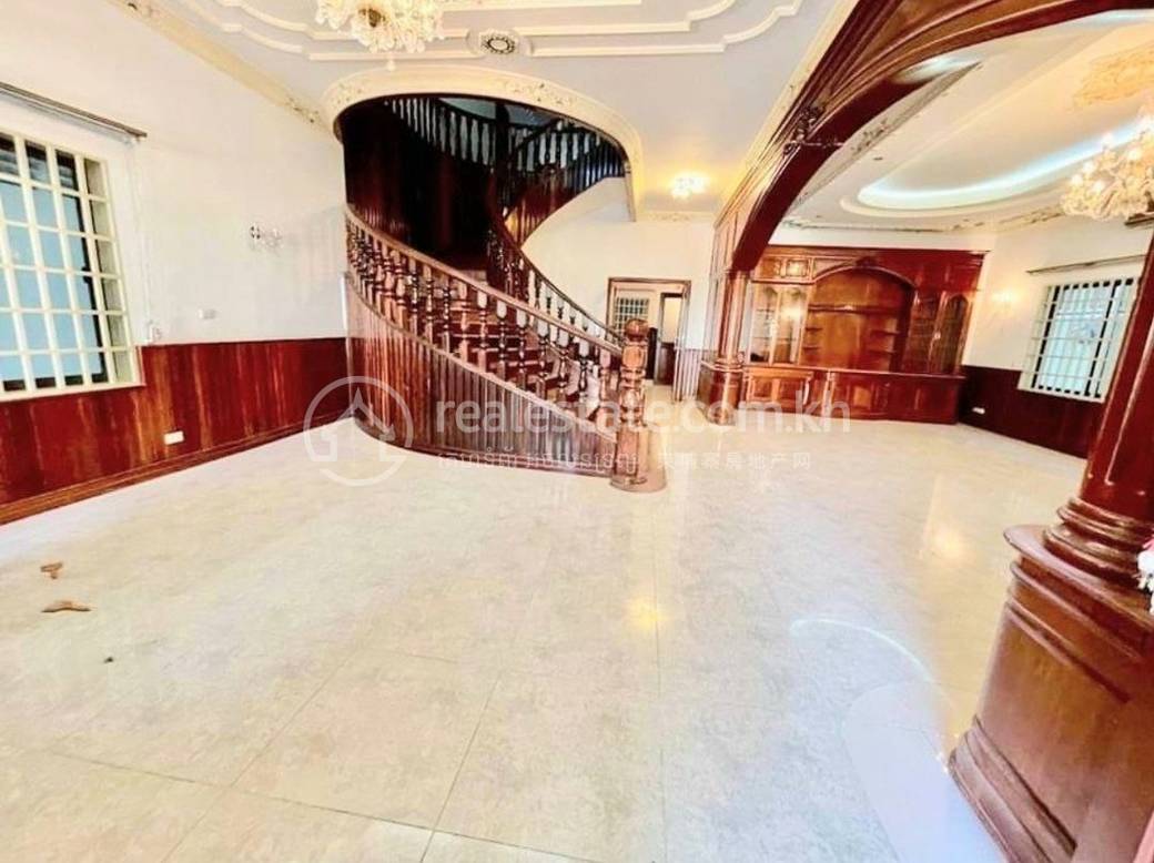 Villa For Rent in Daun Penh $5,000