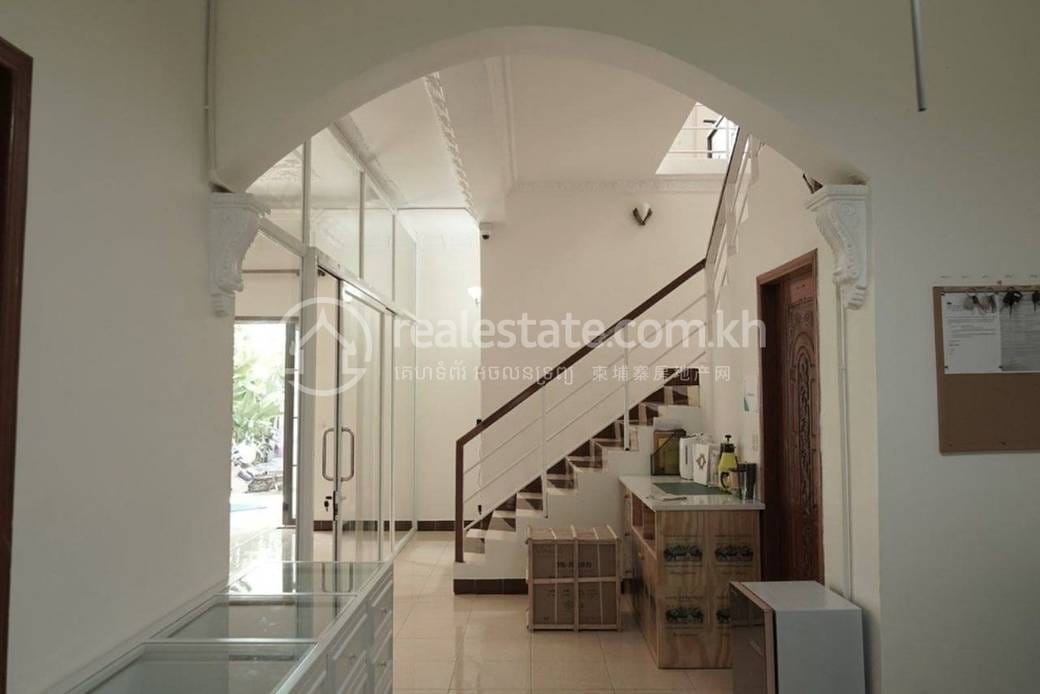វីឡា សំរាប់លក់ នៅToul Kork តម្លៃ $1,300,000