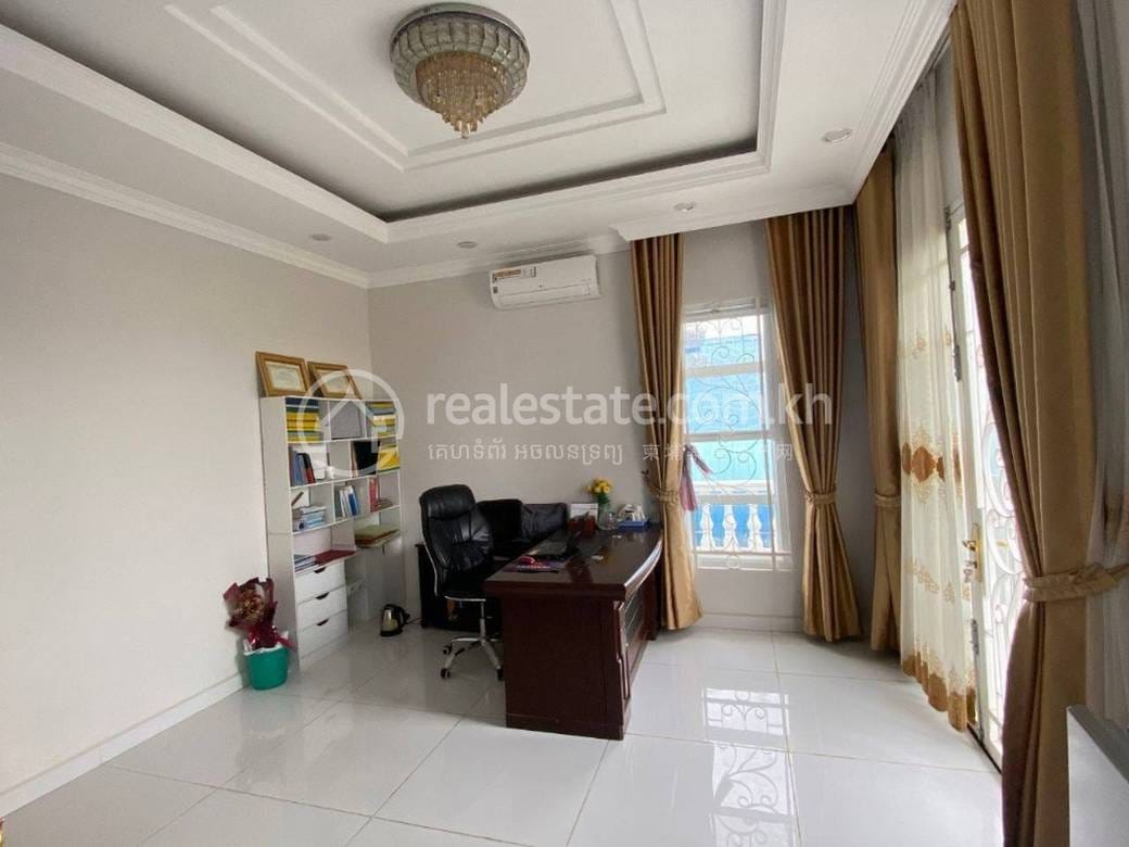 252 sqm Living Size Villa For Sale in Sen Sok