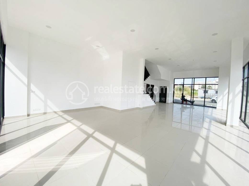 ตึกแถว สำหรับขาย ใน Daun Penh $1,738,950