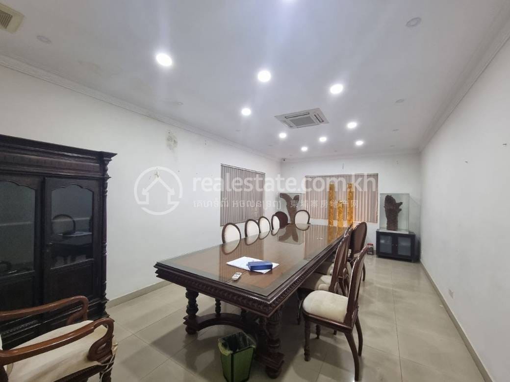 13 Bedrooms Vila K pronájmu for $12,000