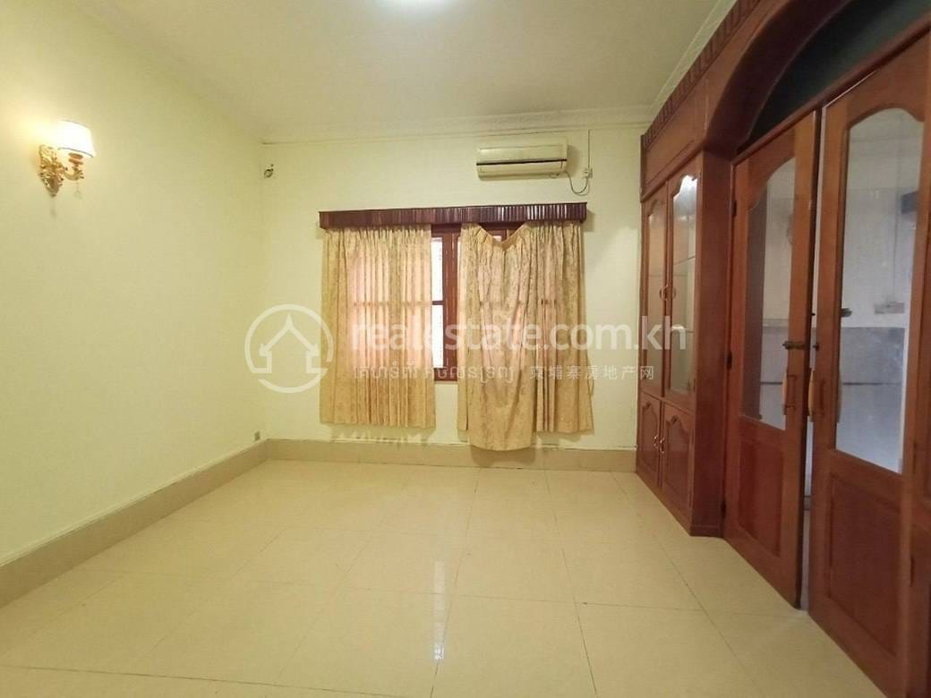Villa À louer à Chamkarmon $3,500