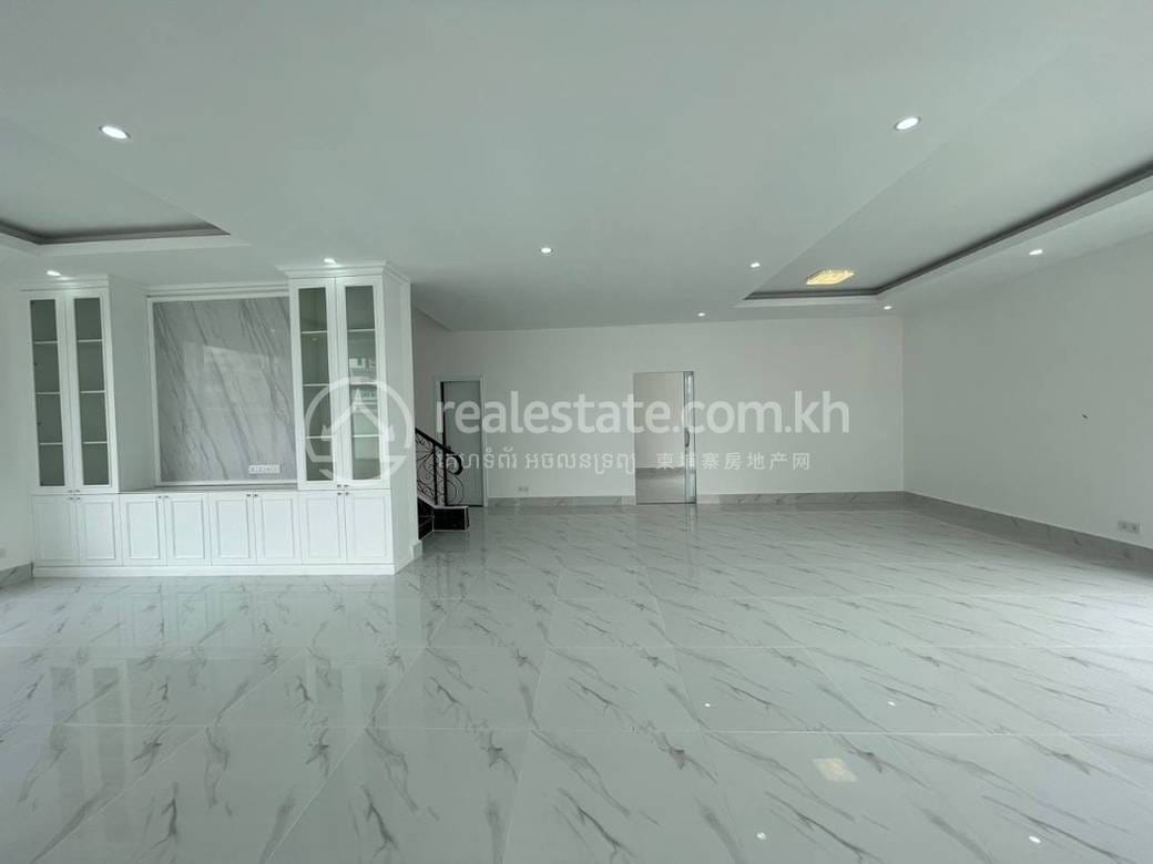วิลล่า สำหรับเช่า ใน Chroy Changvar $850,000