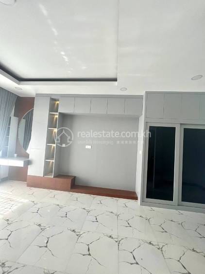 Dom z lokalem handlowym Na wynajem w Kouk Roka, Prek Pnov, Phnom Penh