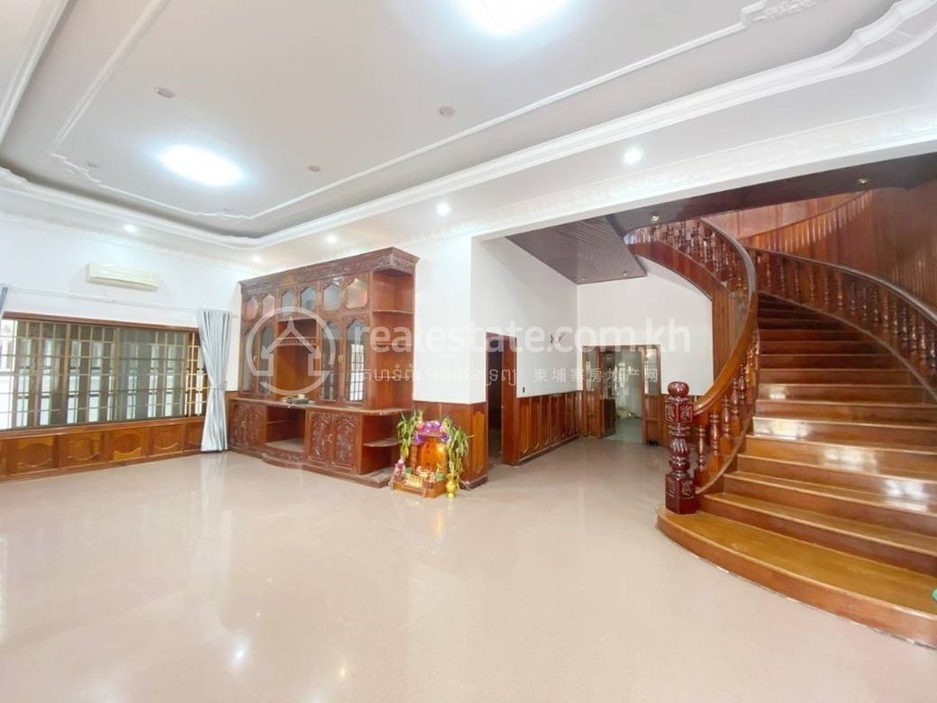 វីឡា សំរាប់ជួល មានកន្លែងចតរថយន្ត 3
